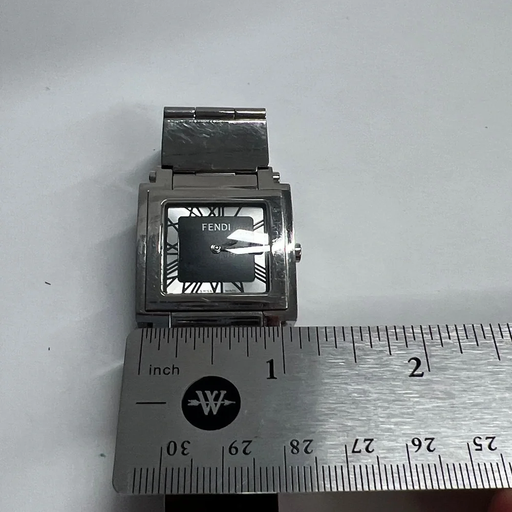 Fendi Quadro 6000G Stainless Steel Bracelet Wristwatch Black Dial Roman Numerals